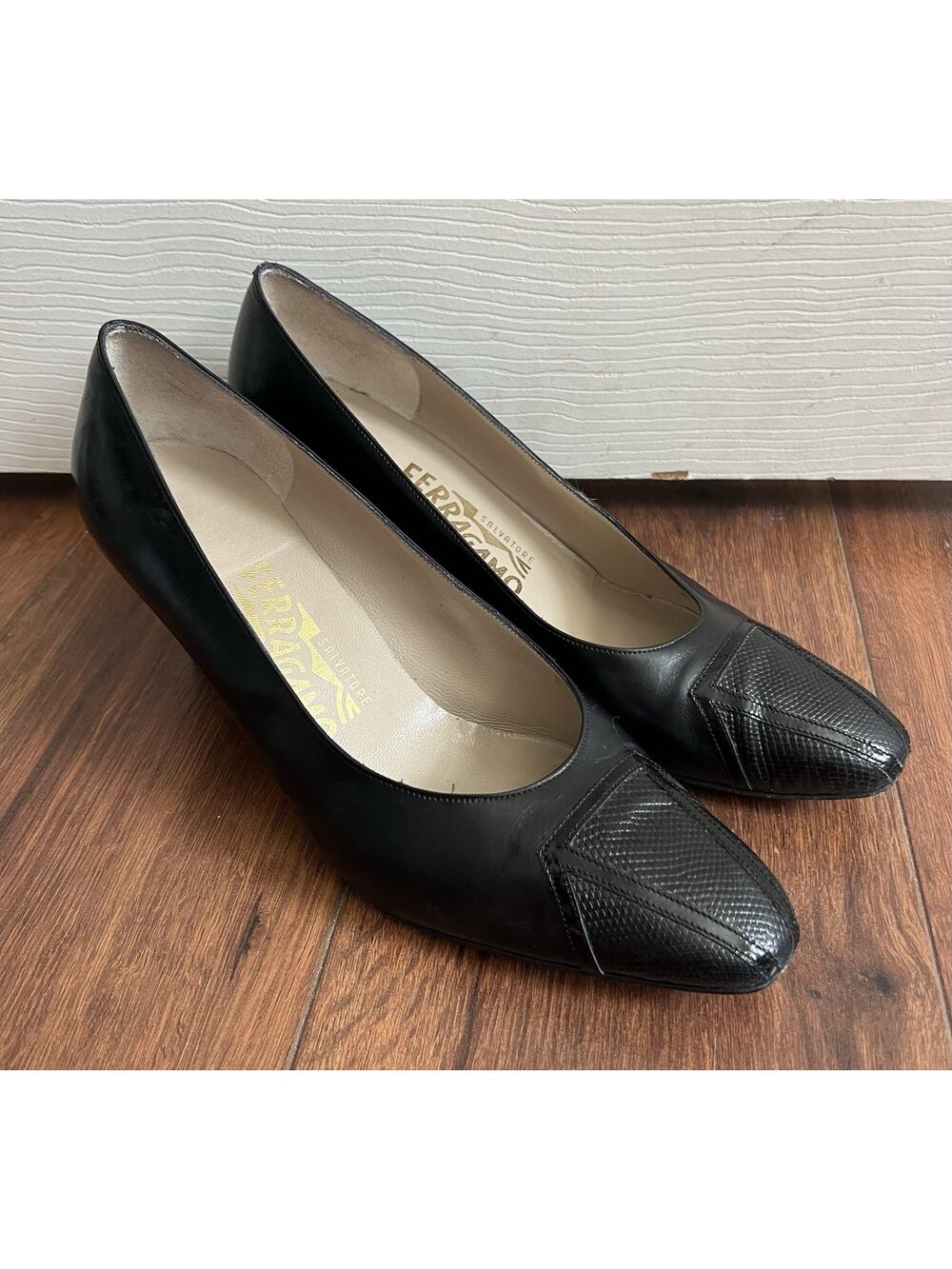 FERRAGAMO Vintage 80's 90's Black Snake Tip Leather Classic Pumps Heels Sz 7.5B